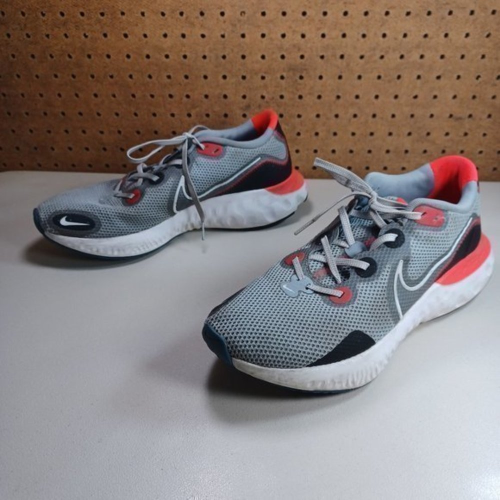 Nike mens gray red black Renew running shoes 11 M